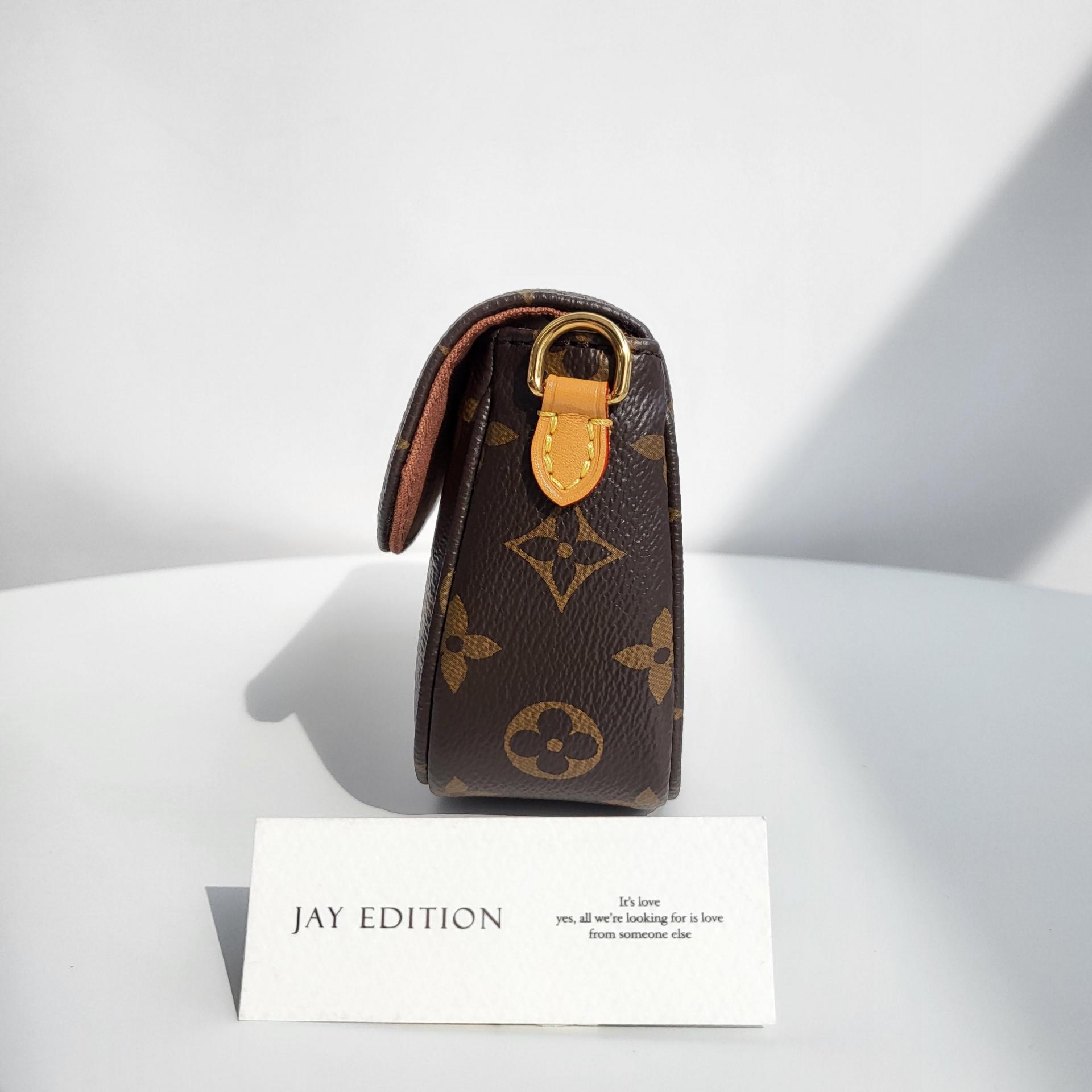 루이비통 아이비 WOC