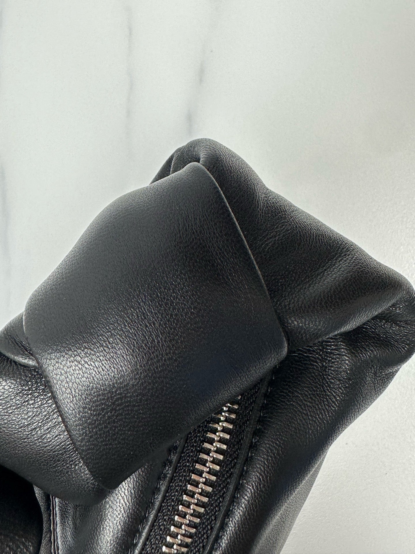 해외재고) 르메르 범백 미디움 램스킨 / 블랙