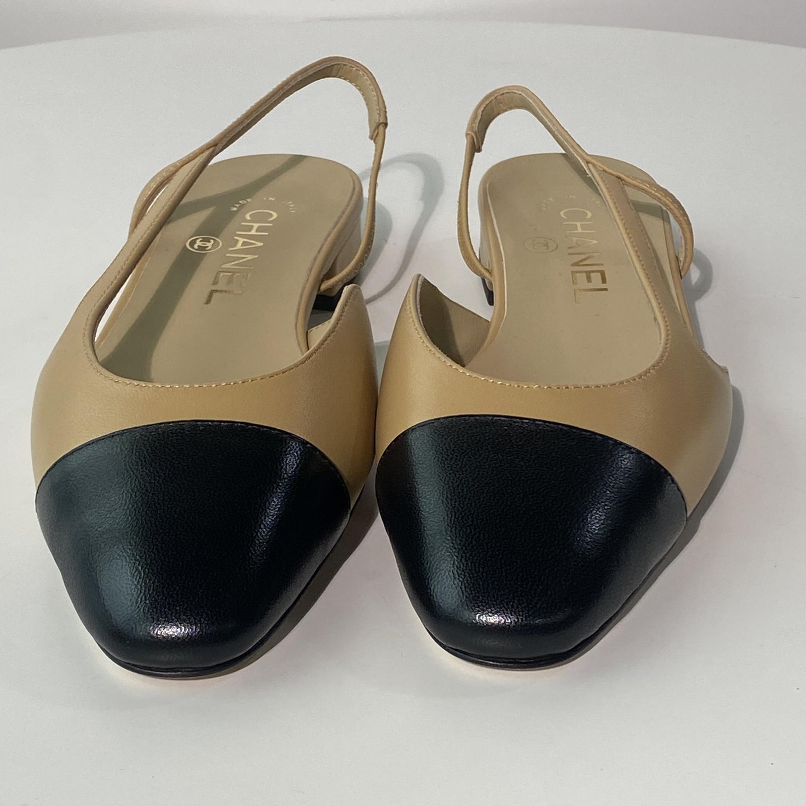 국내) 샤넬 투톤 플랫 슬링백 / 베이지 < 37 2개 >