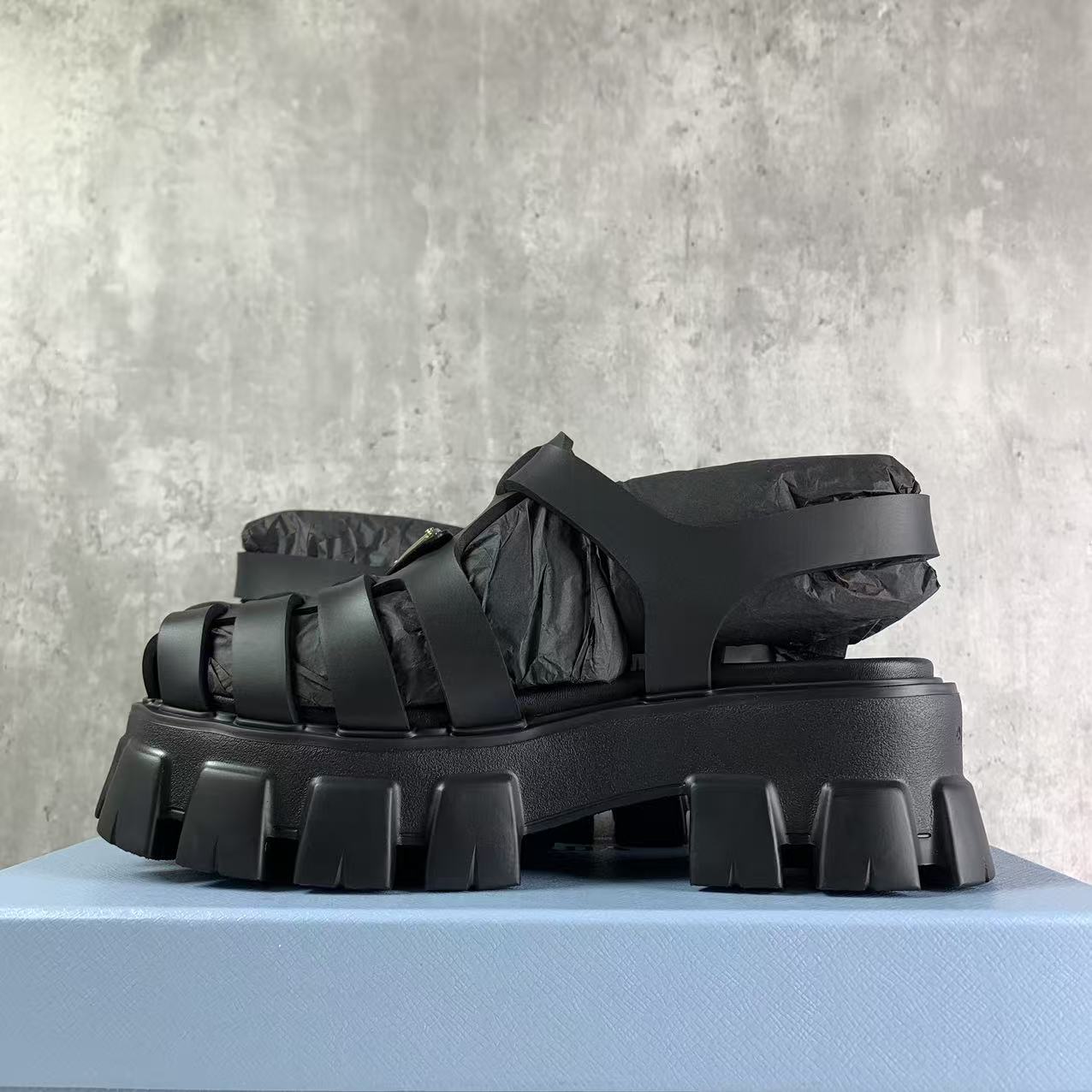 국내) 프라다 러버 모놀리스 샌들 38