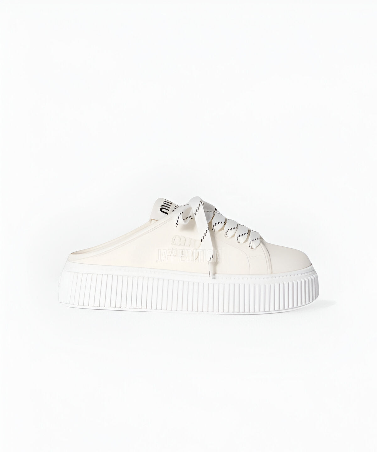 미우미우 데님 뮬 빈티지 워싱 데님 소재와 스퀘어 토 디테일 슈즈