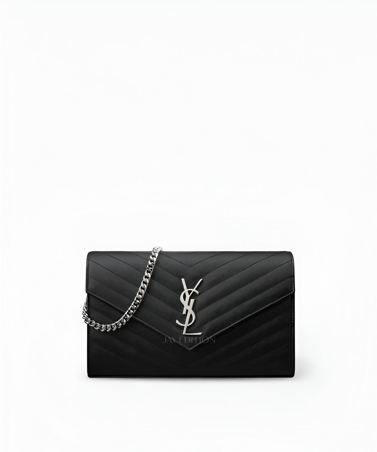 생로랑 카산드라 모노그램 마틀라세 체인 숄더백 블랙 퀼팅 레더 YSL 카산드라 로고 메탈 디테일 플랩 클로저 체인 스트랩 우아한 숄더백 디자인