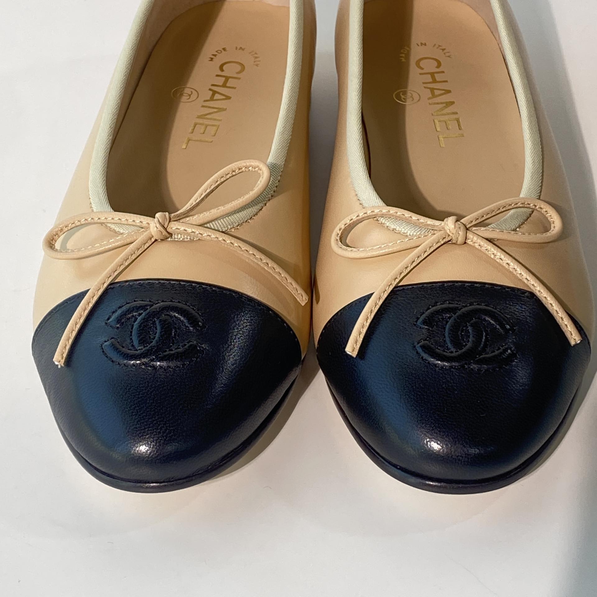 국내) 샤넬 투톤 발레리나 플랫 / 베이지 < 37 2개 / 38 2개 / 40 1개 >