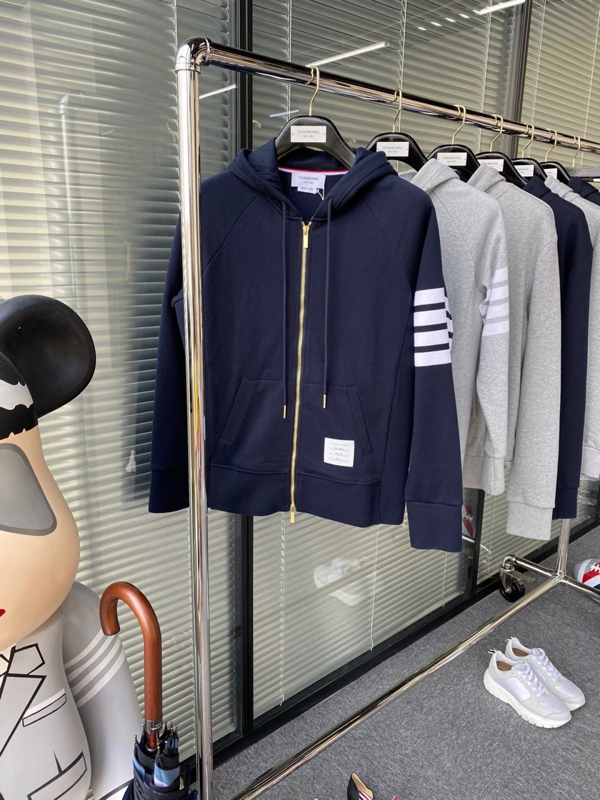 톰브라운 4선 클래식 후드 집업