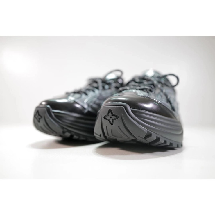 루이비통 디스커버리 레이스 업 그린 스니커즈