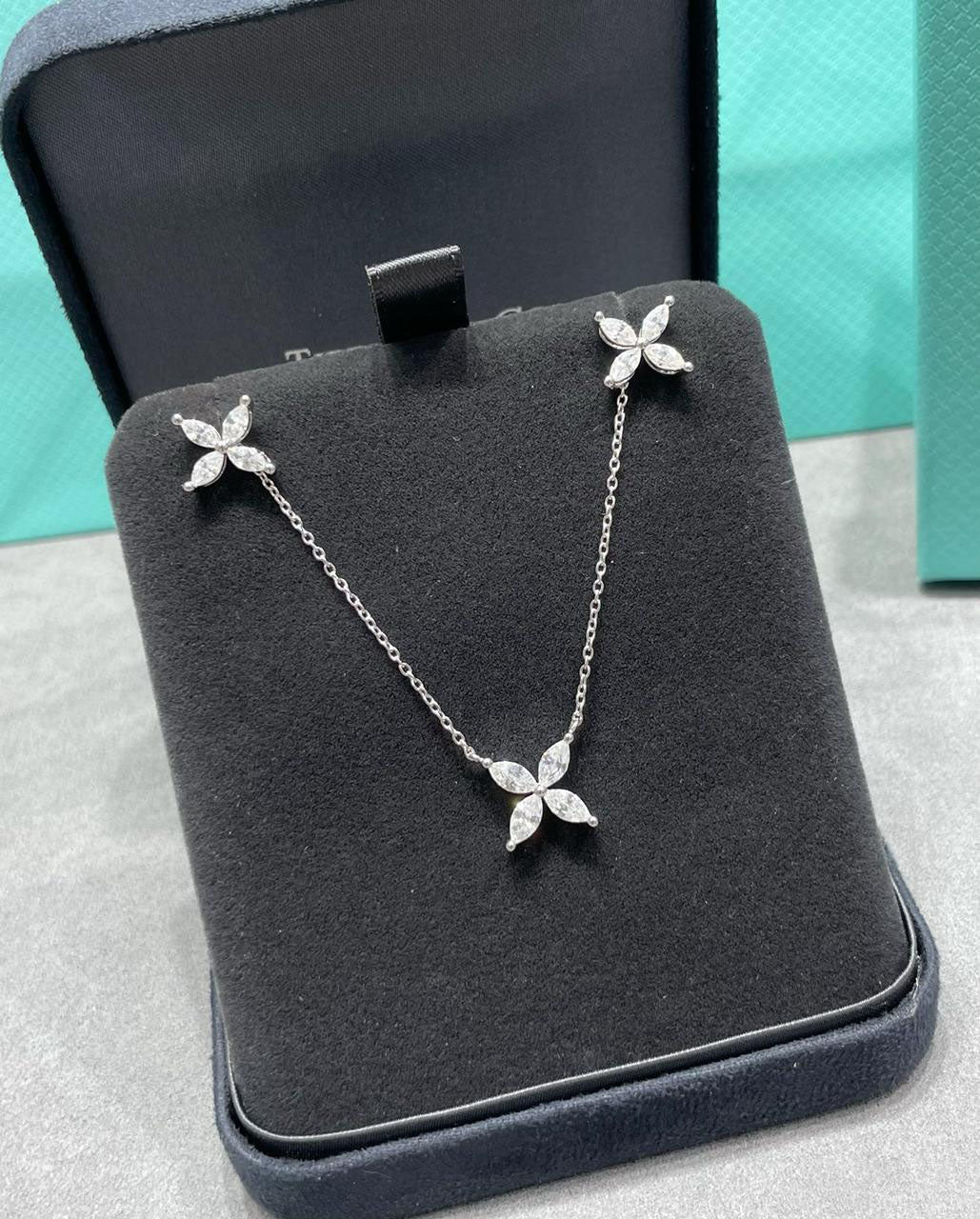 티파니 빅토리아 이어링