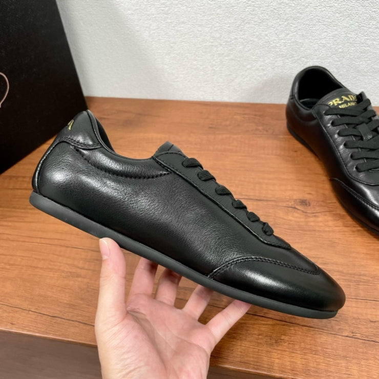 프라다 레더 스니커즈