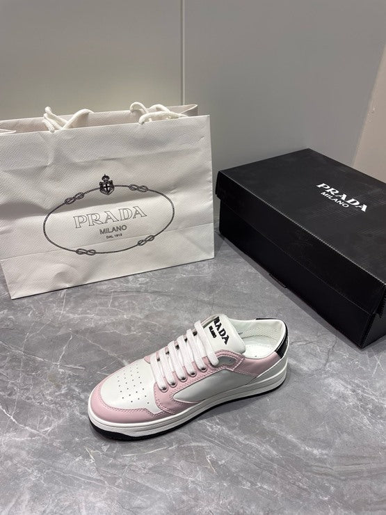 프라다 디스트릭트 스니커즈