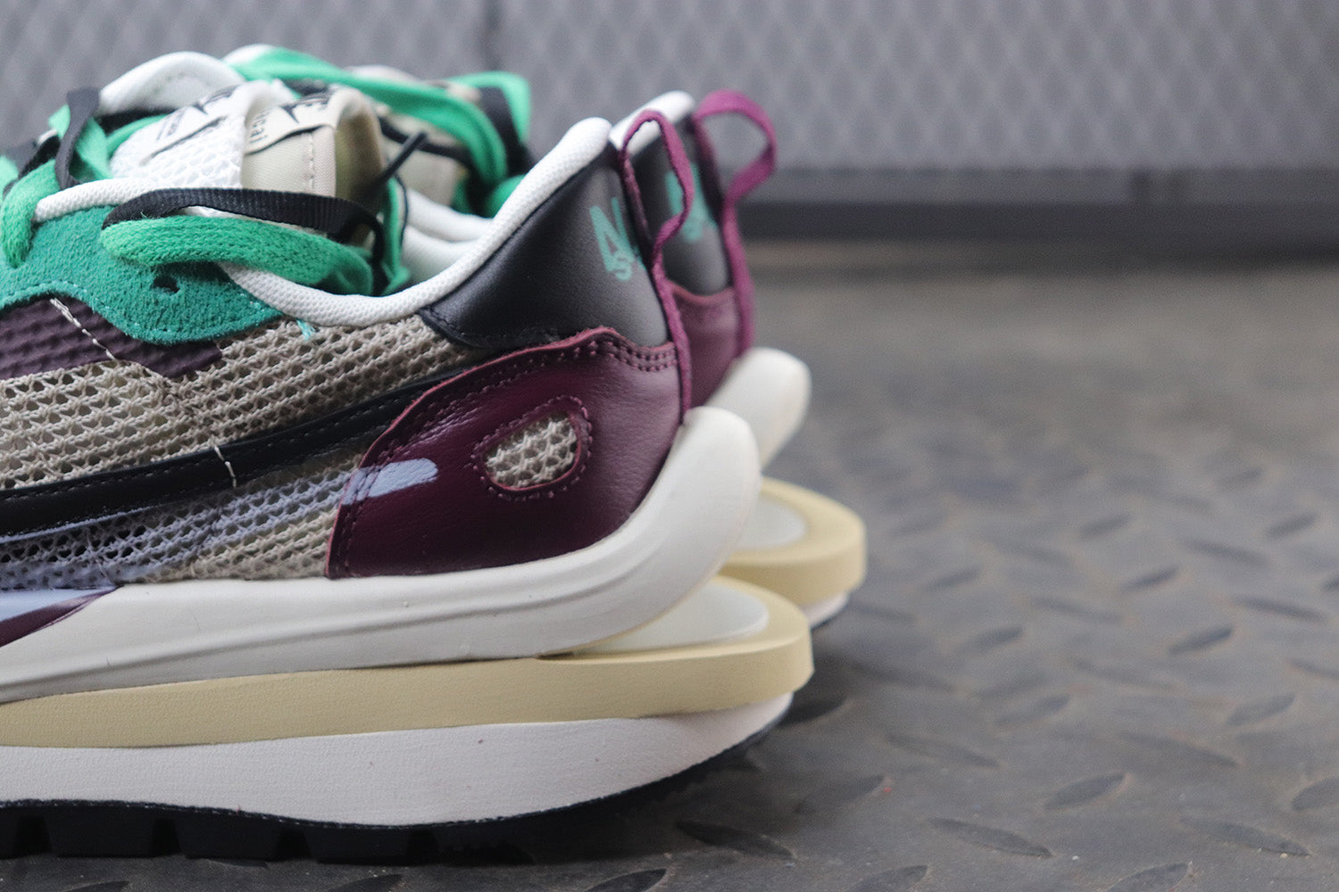 나이키 X 사카이 베이퍼와플 스트링 블랙 빌런 레드