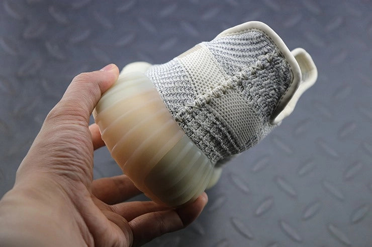 YEEZY 350 V2 룬드마크 리플렉티브