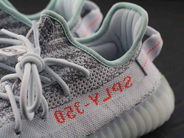YEEZY 350 V2 블루 틴트