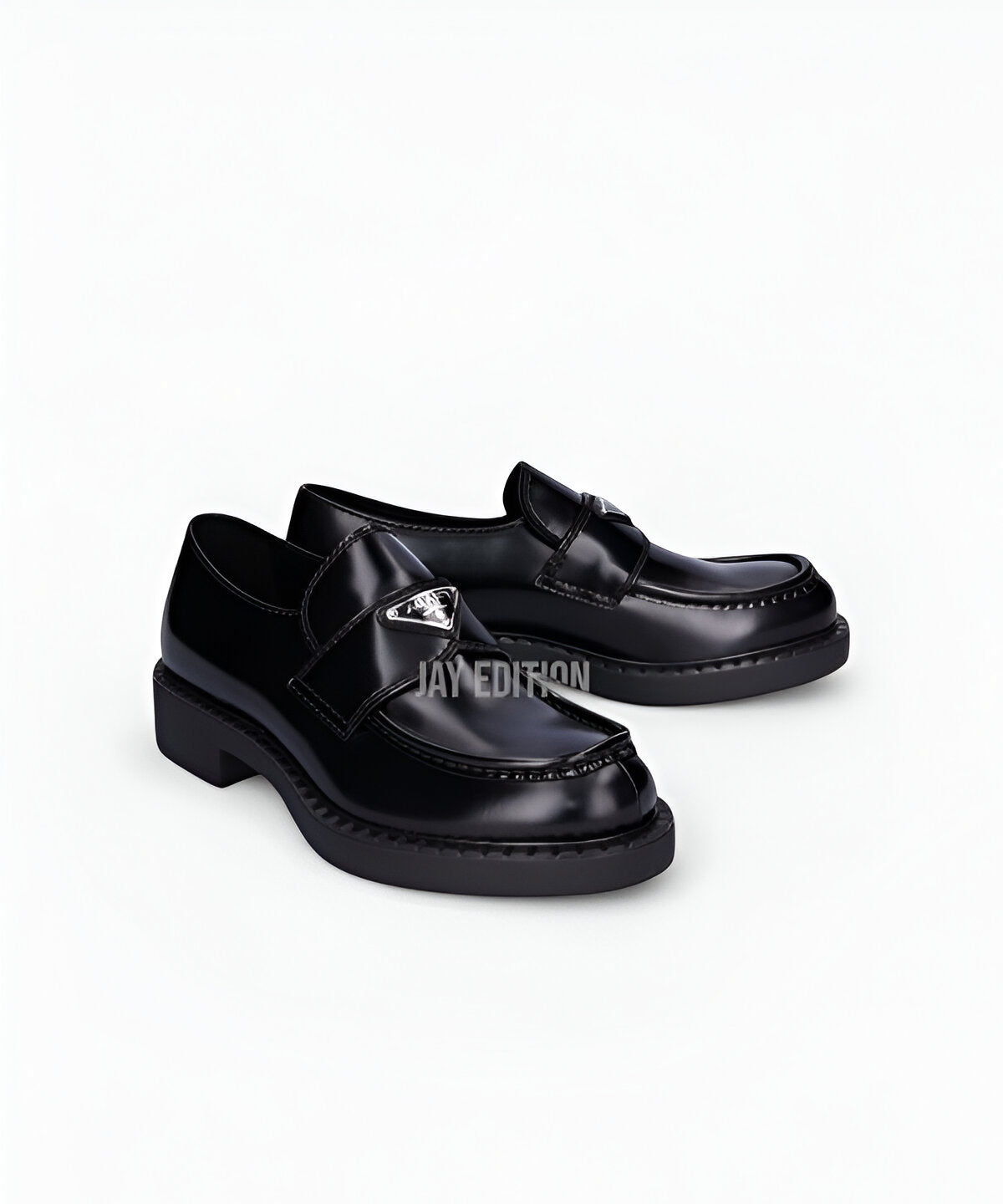 프라다 초콜릿 브러쉬드 로퍼 블랙 브러쉬드 가죽과 볼드한 초콜릿 디테일의 로퍼