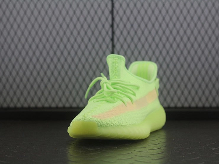 YEEZY 350 V2 글로우