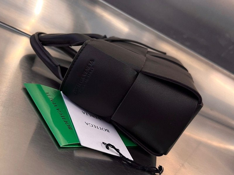 보테가 베네타 아르코 토트백 캔디