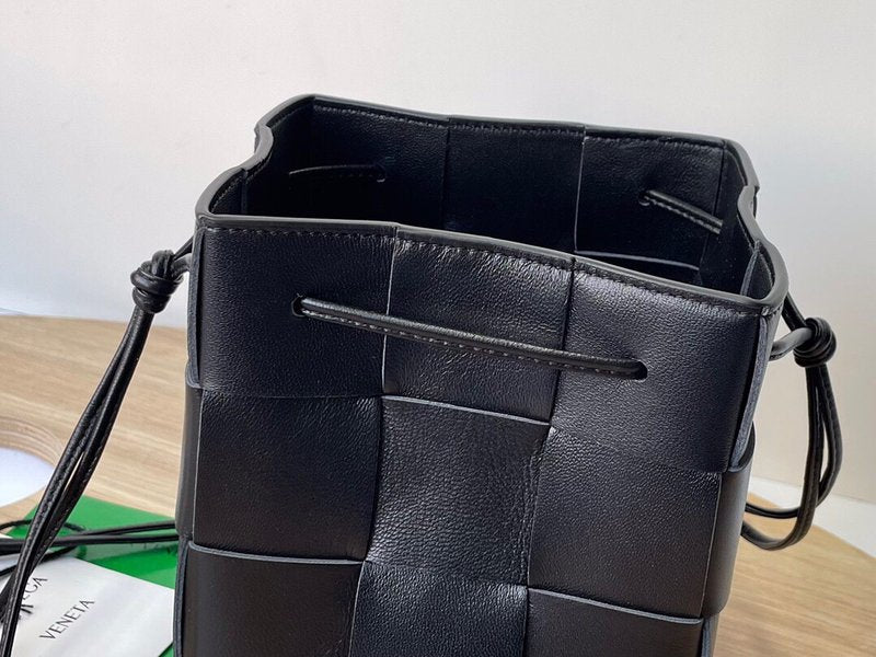 보테가 베네타 카세트 버킷백 스몰