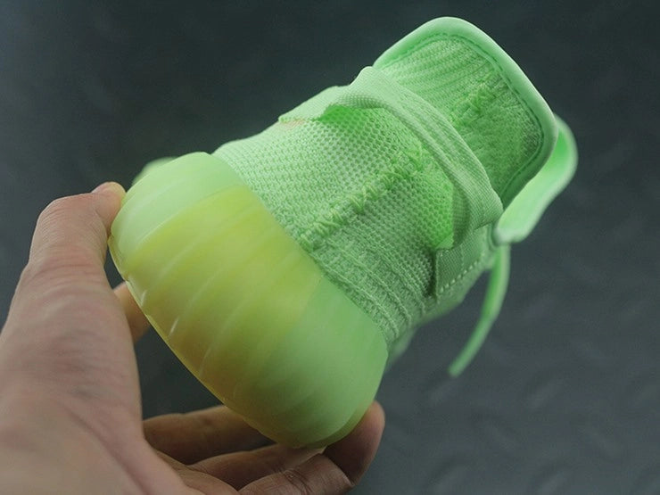 YEEZY 350 V2 글로우