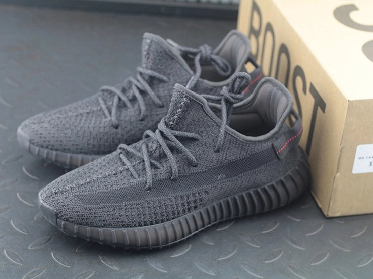 YEEZY 350 V2 스태틱 블랙