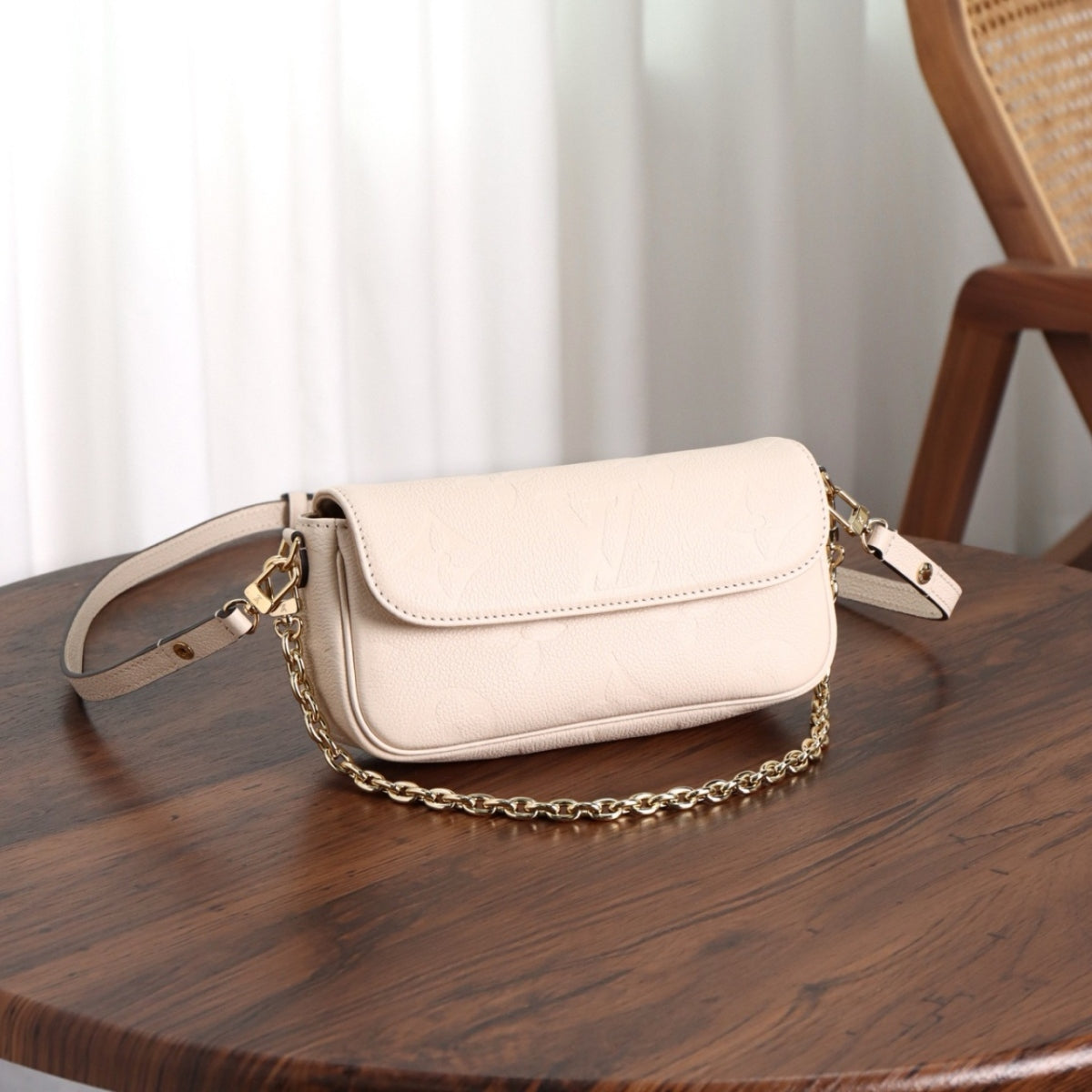 루이비통 아이비 WOC 앙프렝뜨