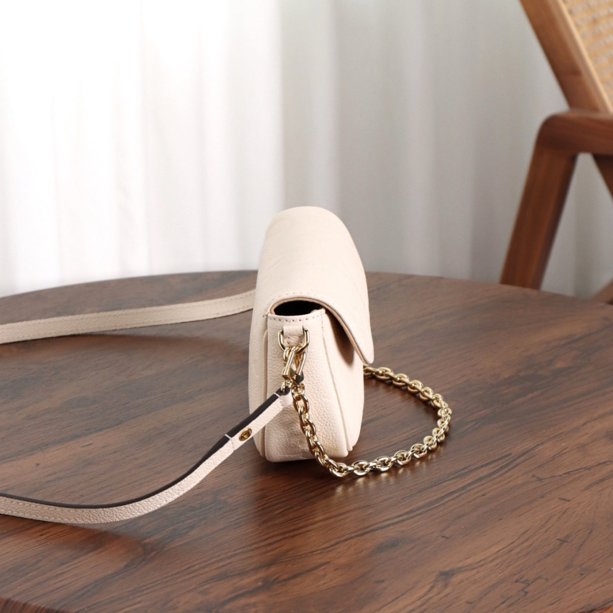 루이비통 아이비 WOC 앙프렝뜨