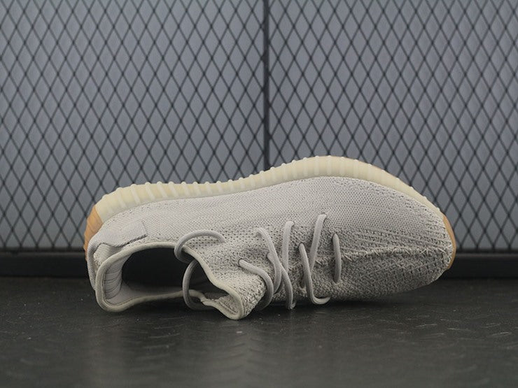 YEEZY 350 V2 세서미