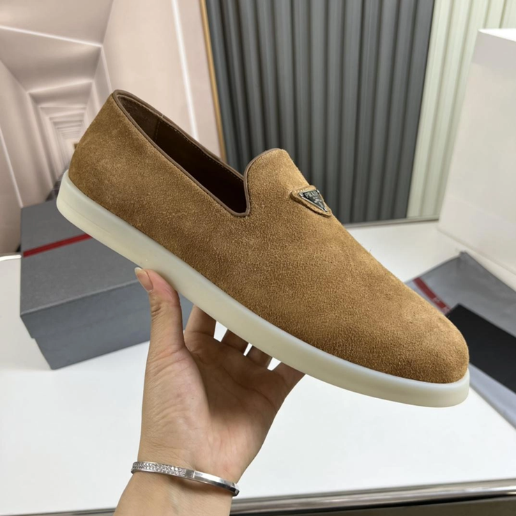 프라다 스웨이드 슬립온 로퍼