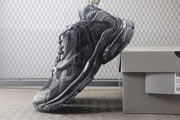 발렌시아가 러너 7 블랙 스니커즈