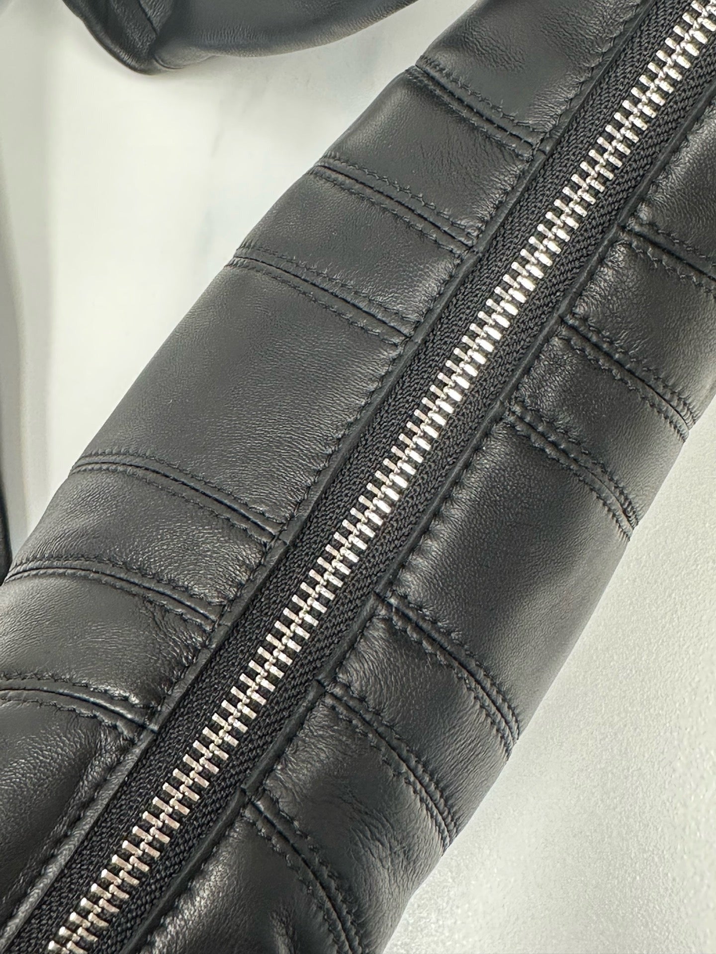 해외재고) 르메르 범백 스몰 램스킨 / 블랙