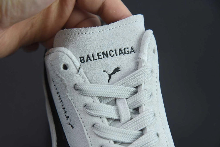 발렌시아가 x 푸마 스피드캣 스웨이드 화이트 블랙