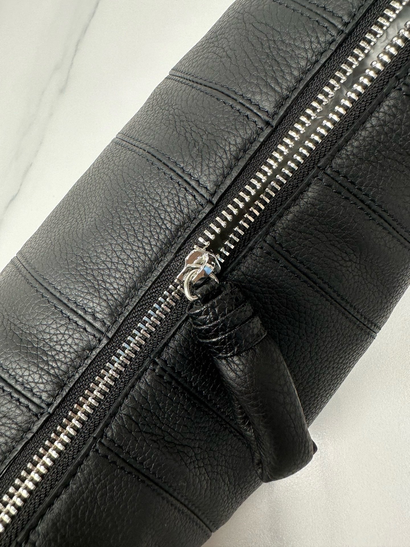 해외재고) 르메르 범백 미디움 그레인 / 블랙