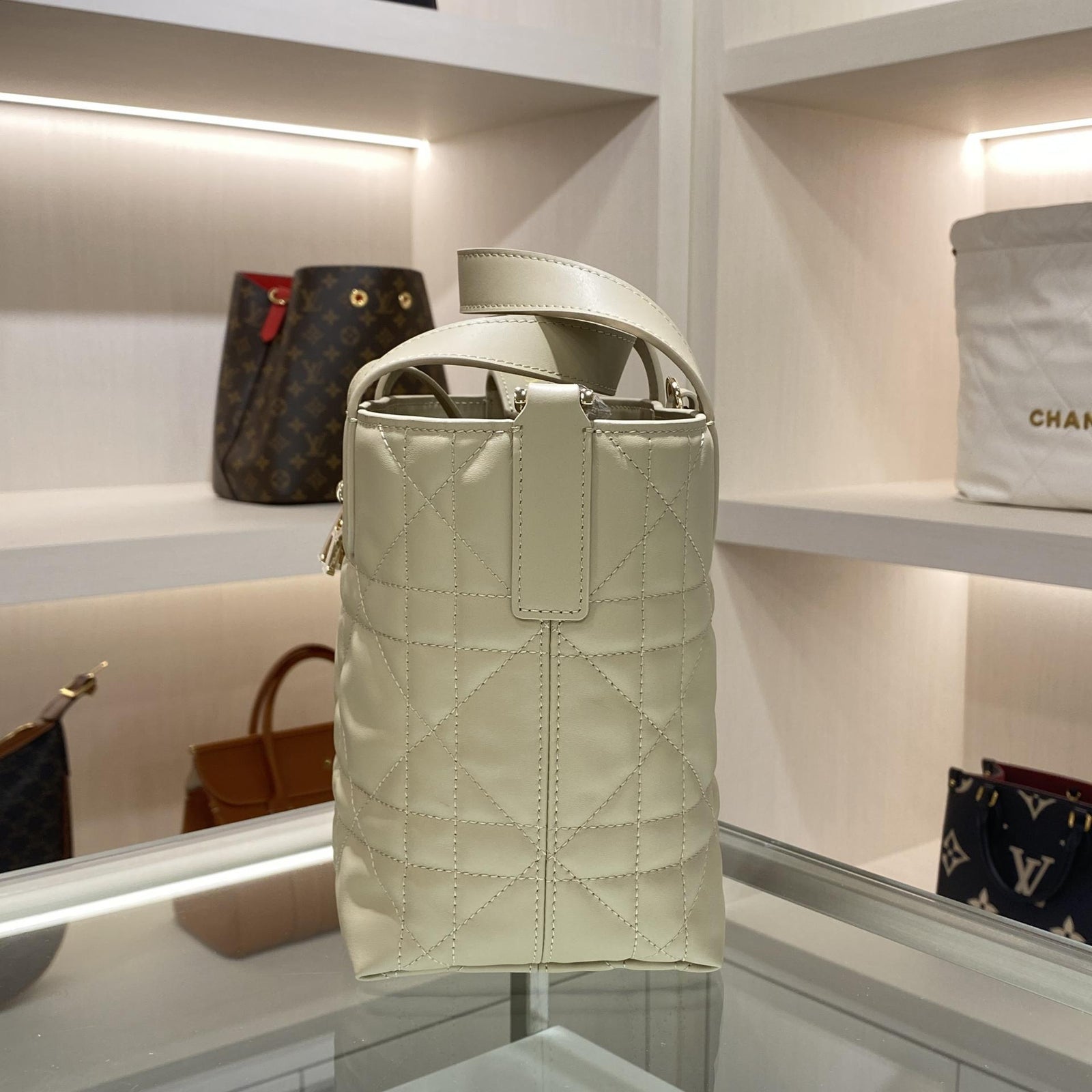 디올 버티컬 뚜주흐백 스몰,미디움