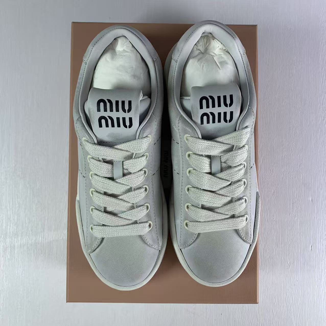 국내) 미우미우 블리치드 가죽 스니커즈 / 36