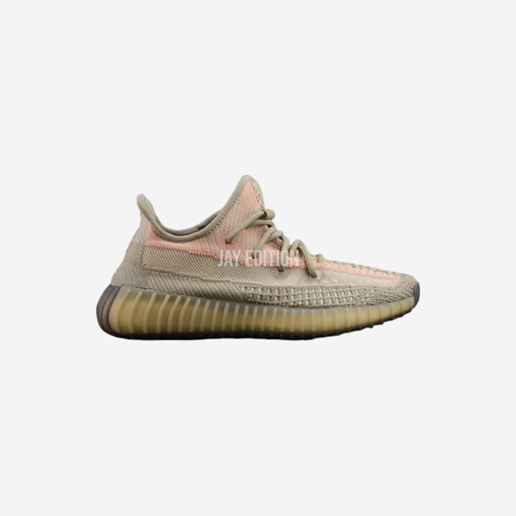 YEEZY 350 V2 샌드토프, 따뜻한 샌드톤과 다크 브라운 배색이 매력적인 내추럴 무드의 스니커즈