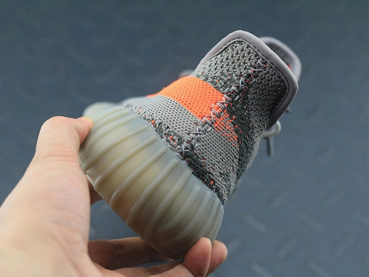 YEEZY 350 V2 벨루가 솔라레드 리플렉티브