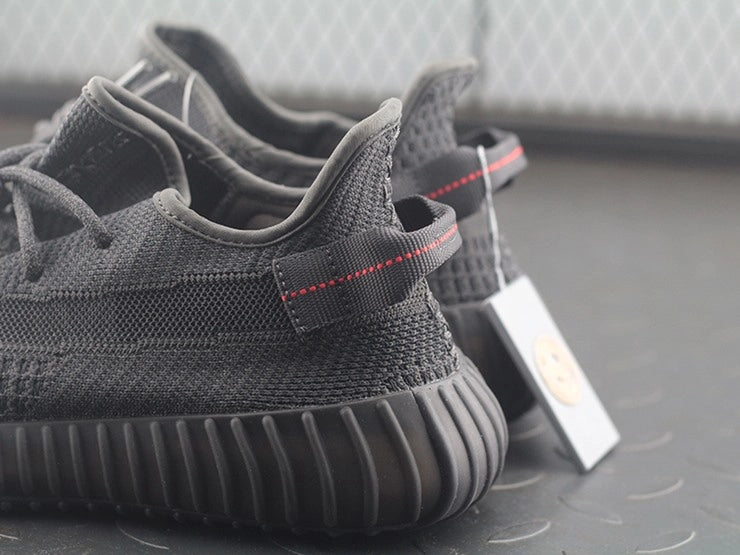 YEEZY 350 V2 블랙