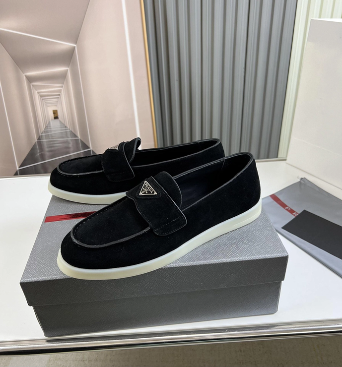 프라다 스웨이드 로퍼