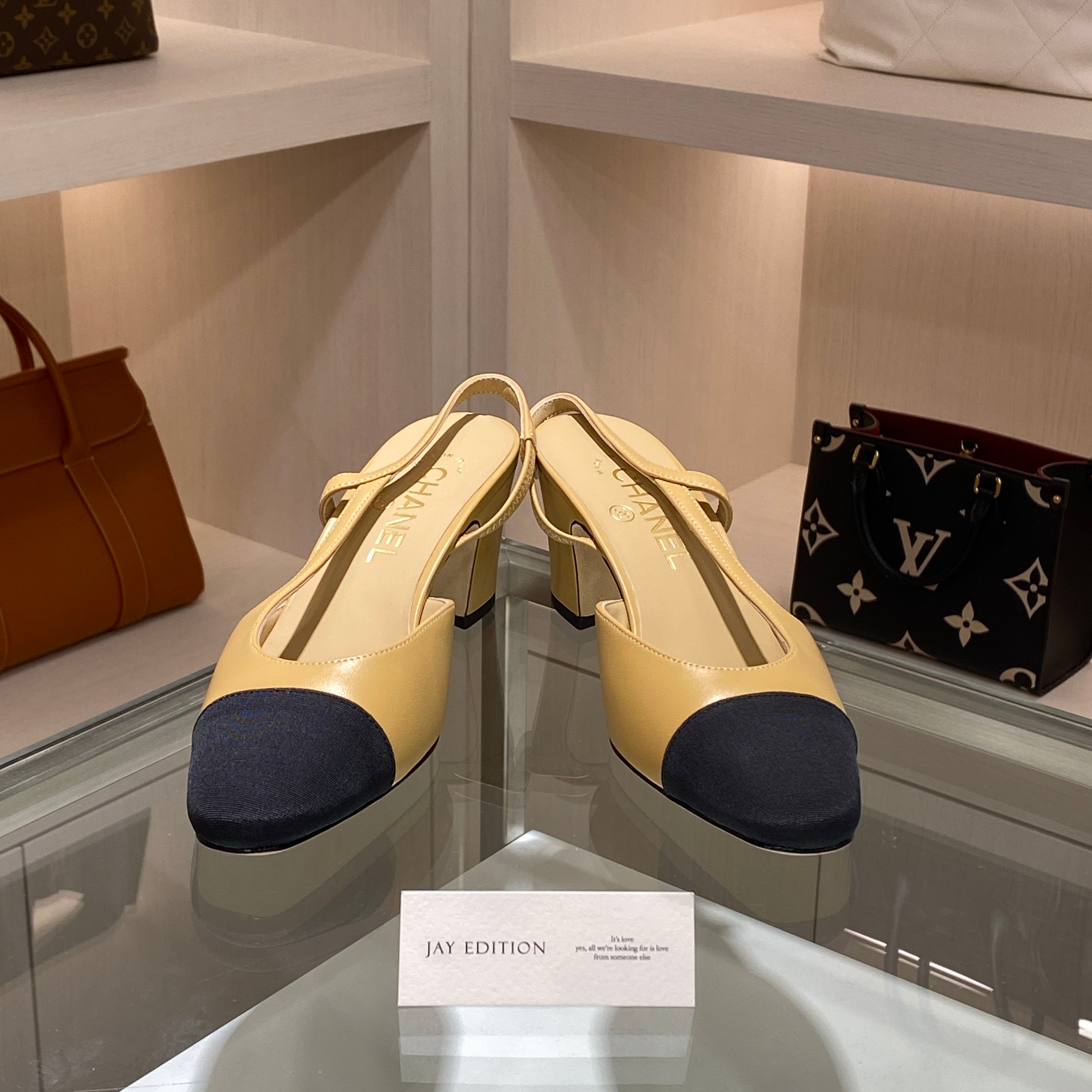 국내) 샤넬 투톤 통굽 슬링백  / 베이지  38