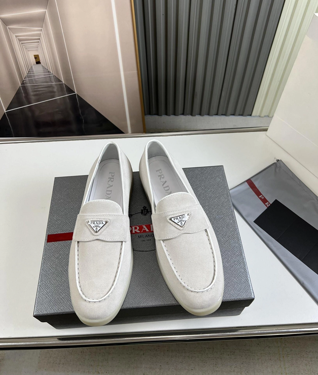 프라다 스웨이드 로퍼