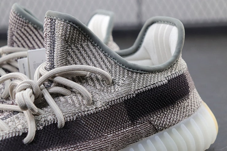 YEEZY 350 V2 시온