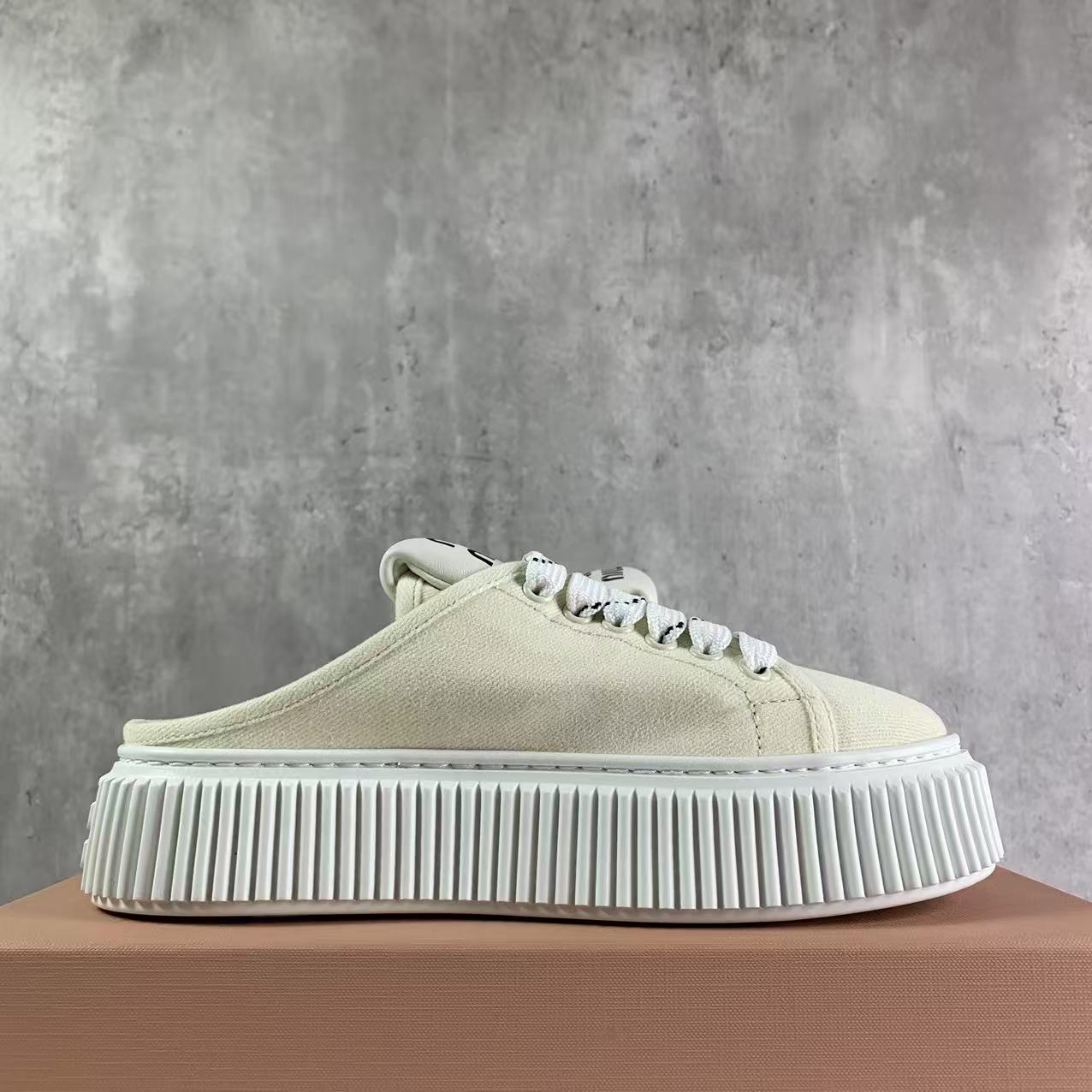 국내) 미우미우 데님 스니커즈 뮬 35