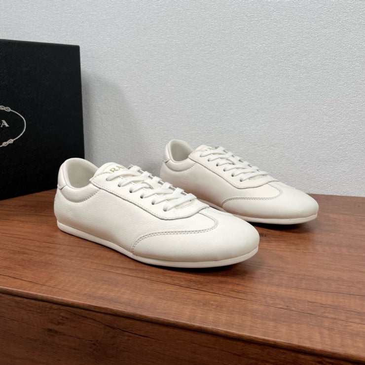 프라다 레더 스니커즈