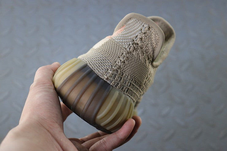 YEEZY 350 V2 샌드토프