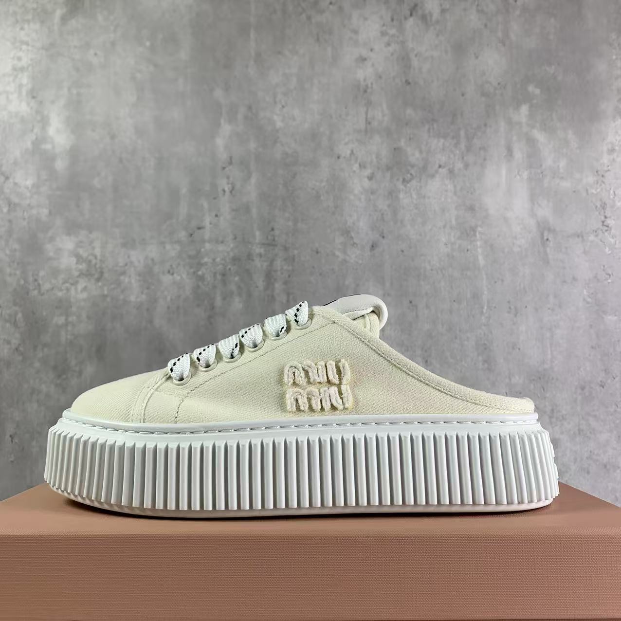 국내) 미우미우 데님 스니커즈 뮬 35