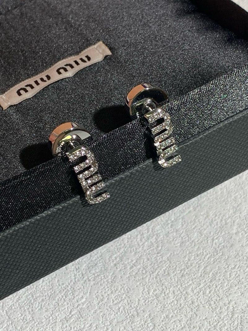 미우미우 귀걸이