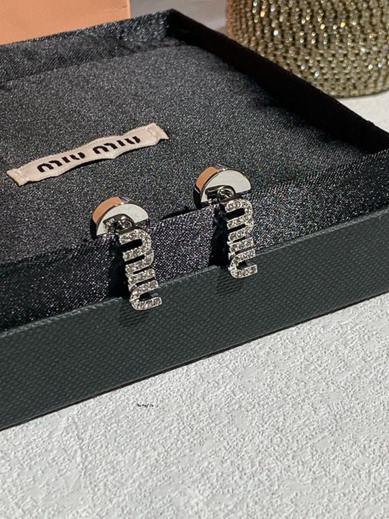 미우미우 귀걸이