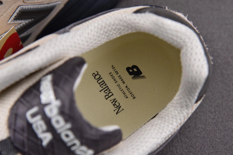 뉴발란스 990v3 메이드 인 USA 문빔 마카다미아 넛