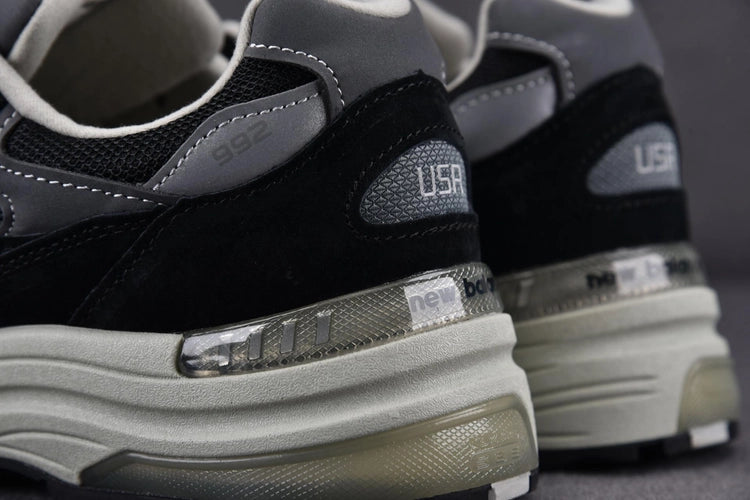 뉴발란스 992 메이드 인 USA 블랙 그레이