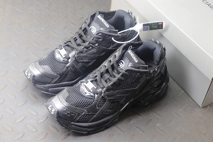 발렌시아가 러너 7 블랙 스니커즈