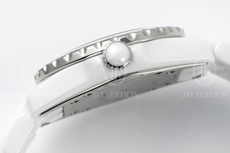 샤넬 J12 워치 33mm 화이트 다이아 인디케이터 쿼츠