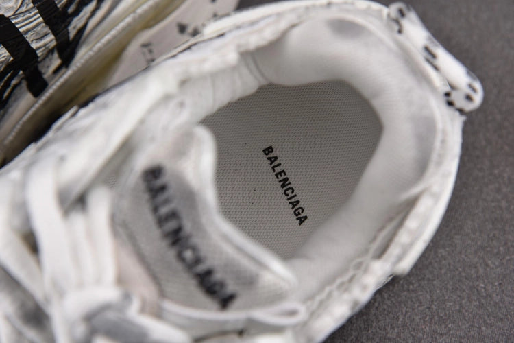 발렌시아가 러너 그래피티 스니커즈 화이트