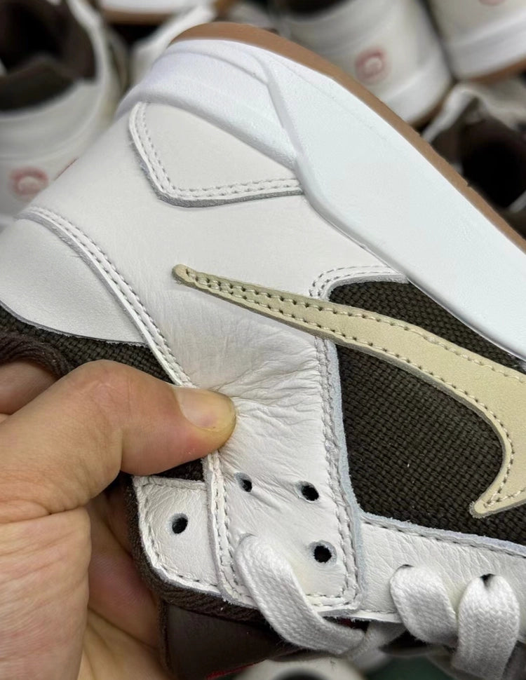 나이키 조던 x 트래비스 스캇 점프맨 잭 TR 세일 앤 다크 모카